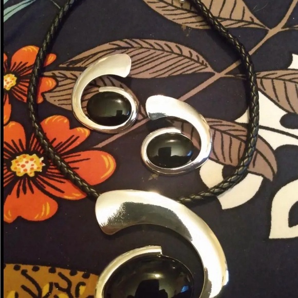 Exaggerated Jewelry set. Necklace and Earring Set. New - Picture 9 of 10